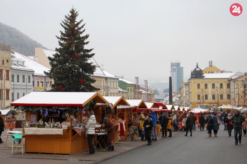 V OBRAZOCH: Vianočné trhy v Bystrici už aj so stánkami remeselníkov